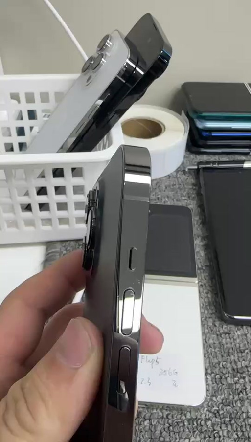 苹果13侧边按键图解缩略图