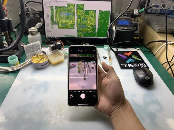 苹果14镜头玻璃碎了换个多少钱缩略图