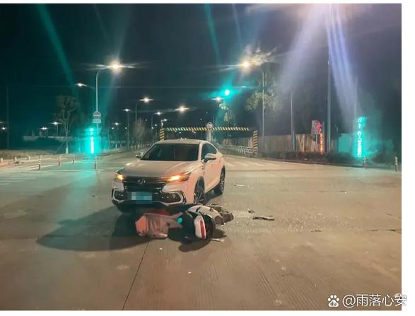 电瓶车闯红灯被车撞了怎么赔偿游戏截图