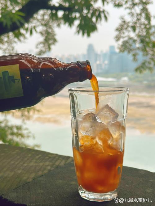 周冬雨代言的饮料缩略图