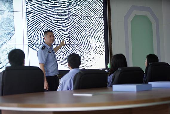 警察什么情况会查指纹游戏截图