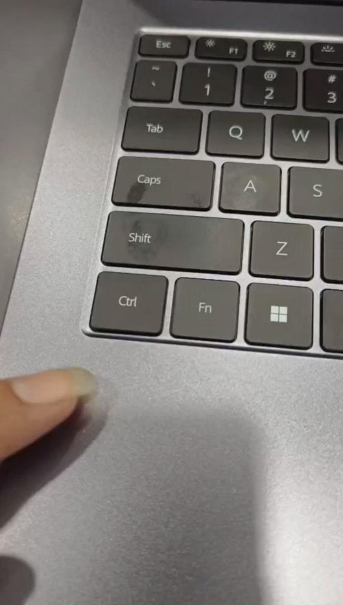 键帽掉了用胶水粘缩略图