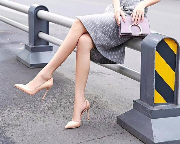 穿高跟鞋瘦小腿吗缩略图