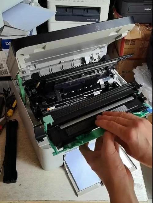 兄弟打印机更换墨粉缩略图