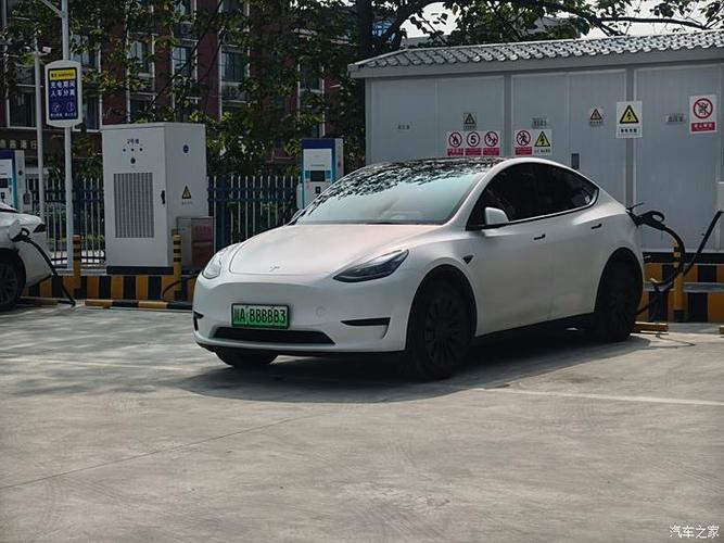 特斯拉充电桩服务电话游戏截图