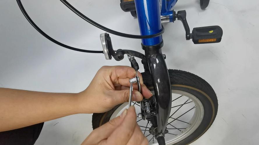 儿童自行车的刹车怎么调整缩略图
