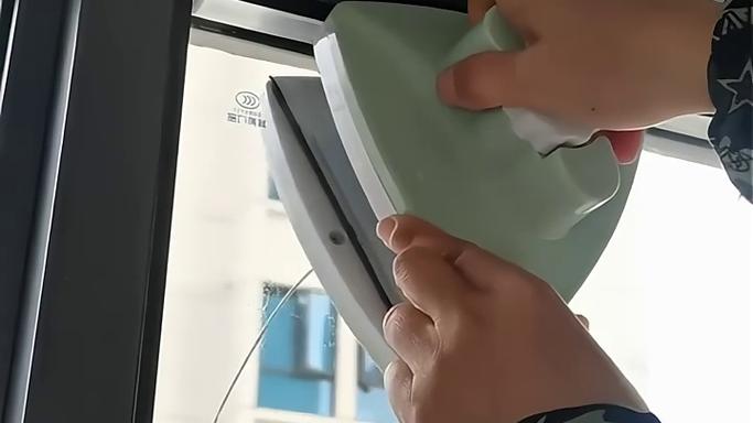 怎样擦窗户玻璃又快又干净游戏截图