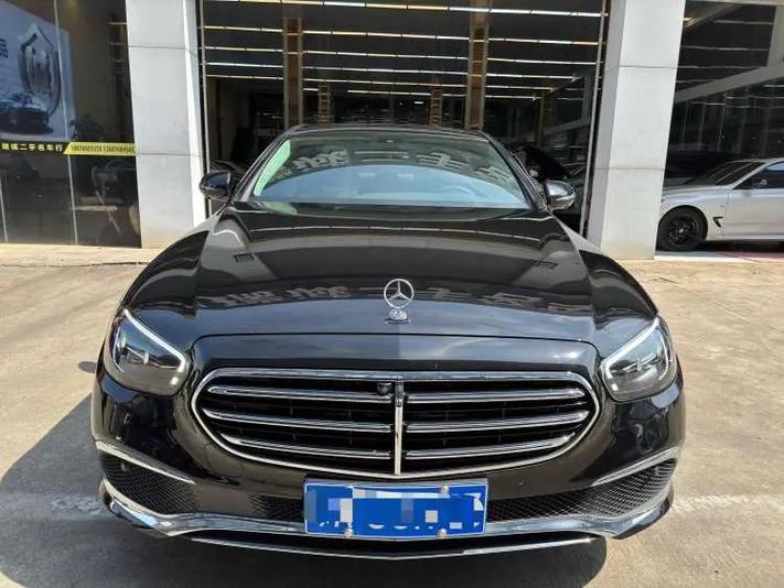 奔驰e300 2022款游戏截图