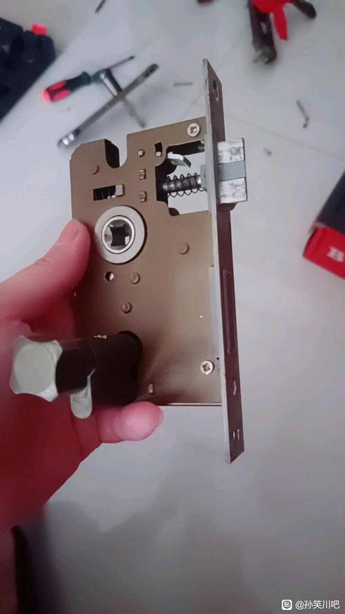 门锁的锁舌坏了怎么修缩略图