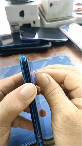 手机后盖开胶修要多少钱缩略图