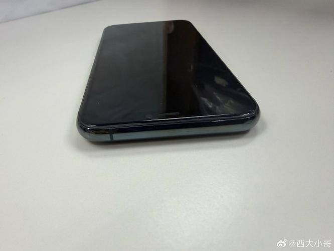 iphone11pro黑色和暗夜绿哪个好看缩略图
