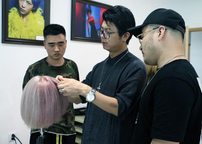 顶级发型师收入游戏截图