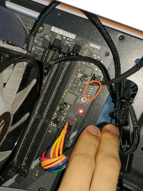 华硕主板四个内存插槽插满无法开机游戏截图