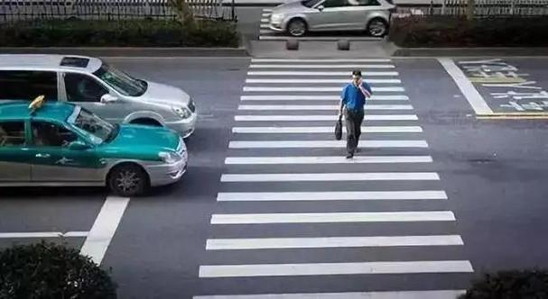 行人在斑马线上被撞赔多少钱缩略图