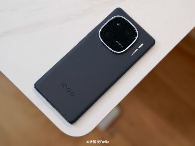 IQOO 12缩略图