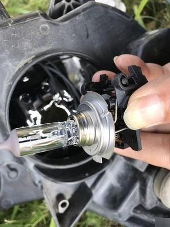 更换锐界远光灯视频缩略图
