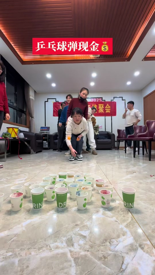 乒乓球扔杯子怎么容易进缩略图