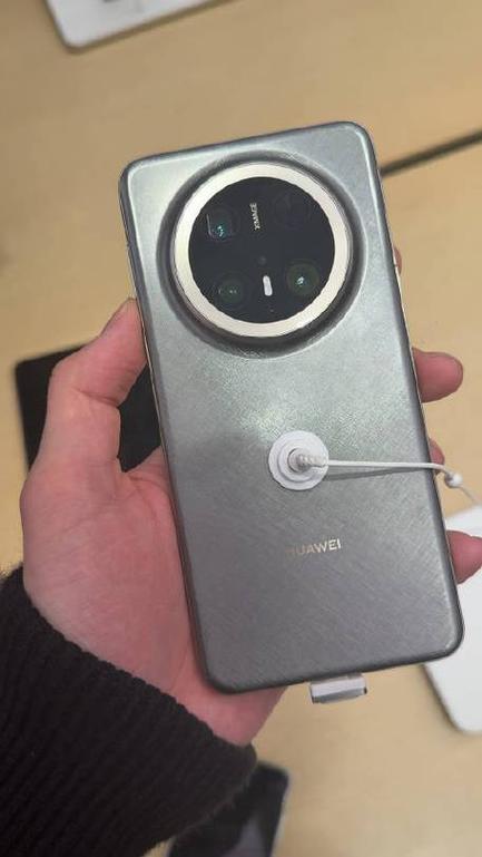 华为mate70pro缩略图