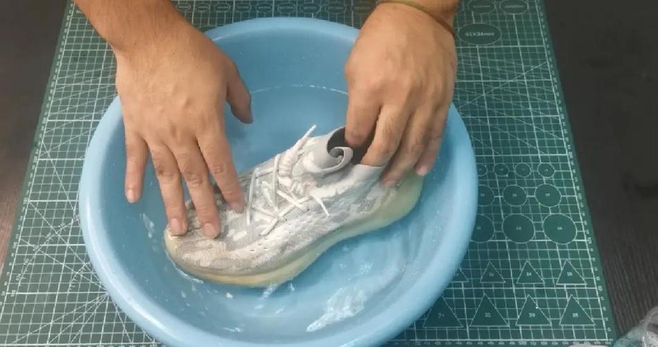 白色的鞋子怎么洗游戏截图