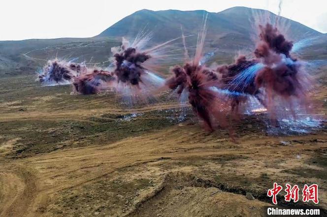 烟雾弹爆炸视频缩略图