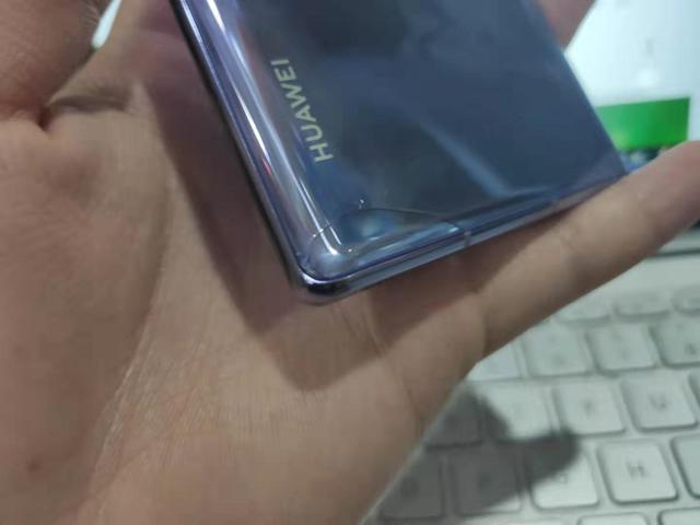 mate30后置摄像头玻璃碎了缩略图