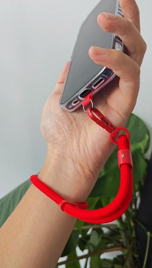 挂脖子上的绳子怎么缩短