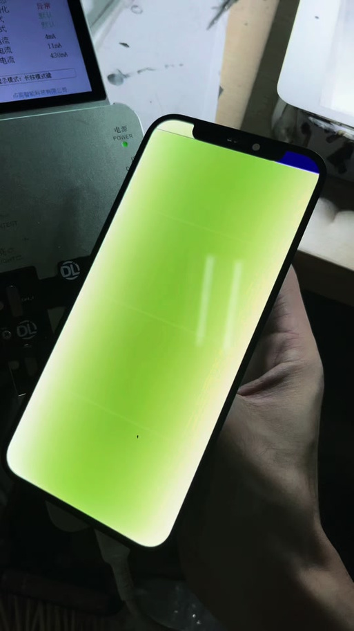 手机屏幕变成绿色,一直闪缩略图