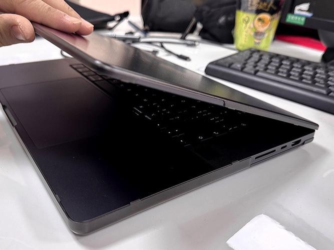 macbookpro黑色掉漆游戏截图