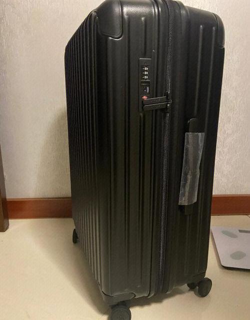银色行李箱和黑色行李箱哪个更耐用图标