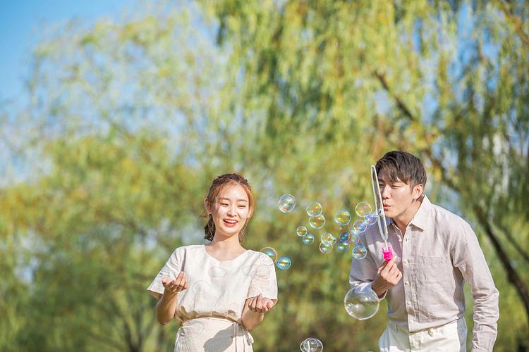 泡泡上的约会是真的吗缩略图
