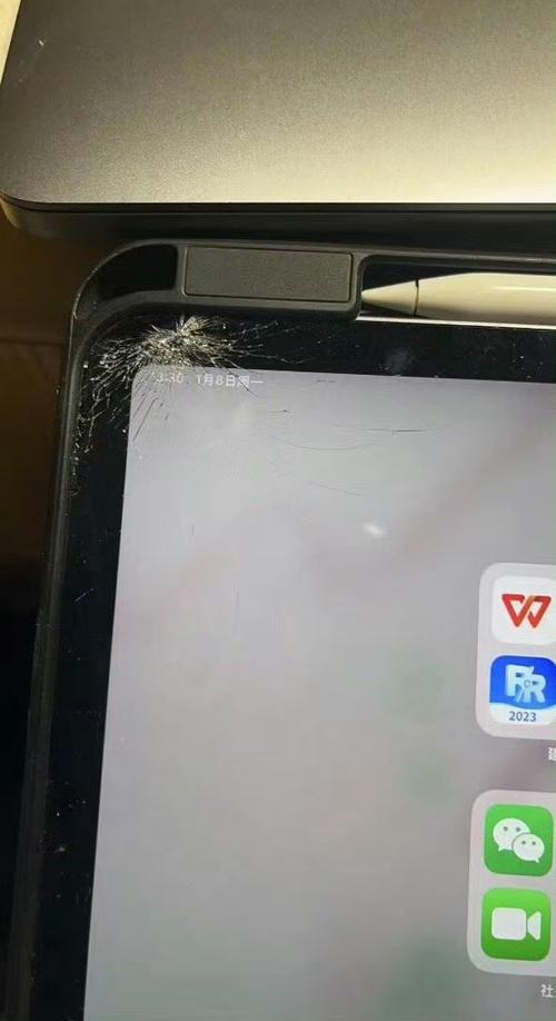 ipad内屏坏了多少钱修缩略图