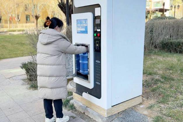 社区直饮水机怎么取水缩略图