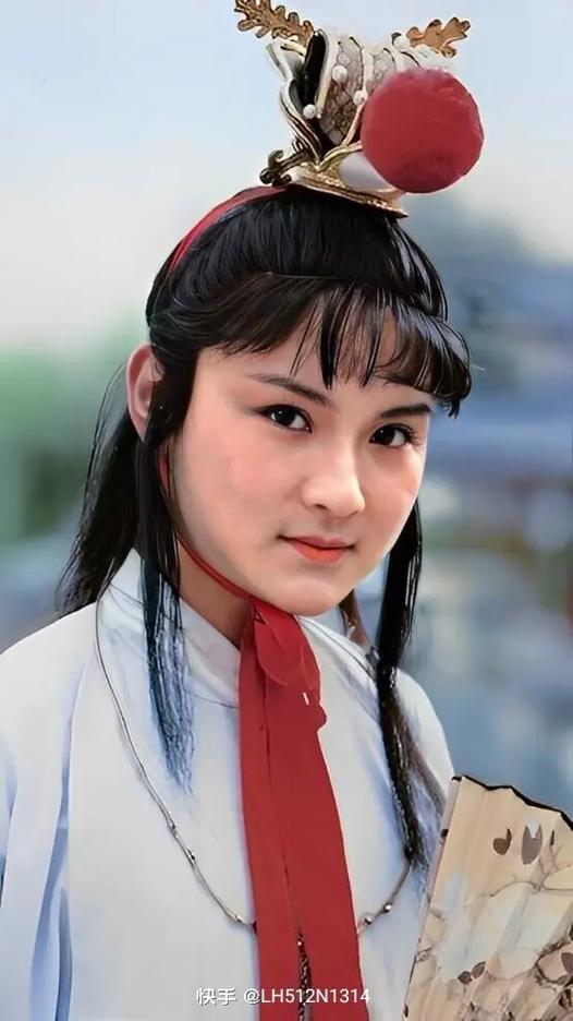 红楼梦贾宝玉的服饰装扮缩略图
