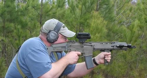 aimpoint红点瞄准镜游戏截图