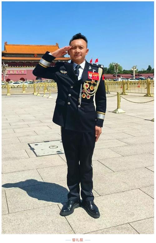 警察什么时候穿警礼服图标