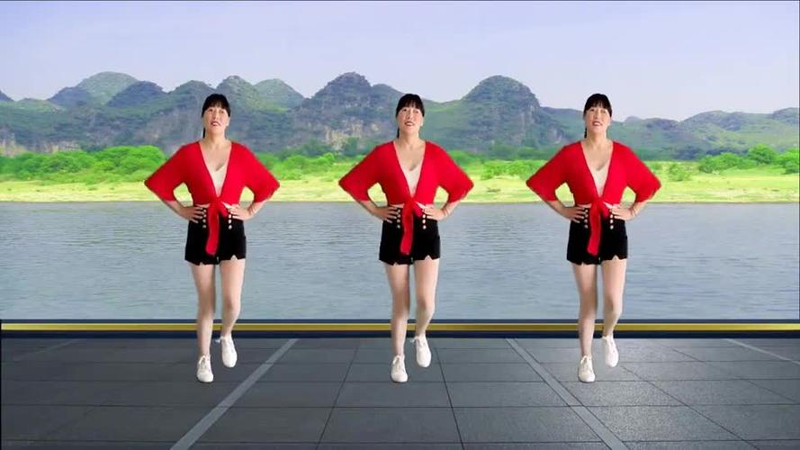 小妹妹坐船头广场舞缩略图