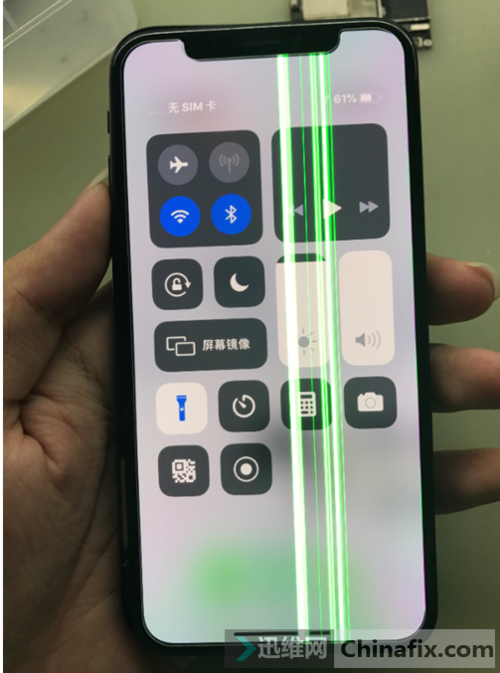苹果x后置摄像头损坏缩略图