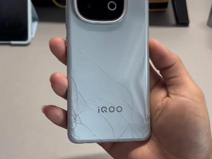 手机后壳碎了修要多少钱游戏截图