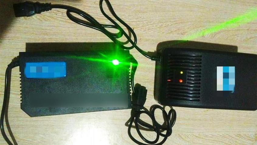 电瓶车充电器充电绿灯一闪一闪游戏截图