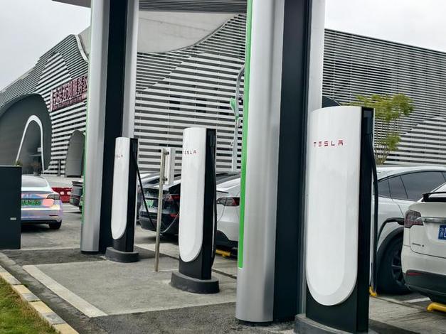 特斯拉送充电桩吗缩略图