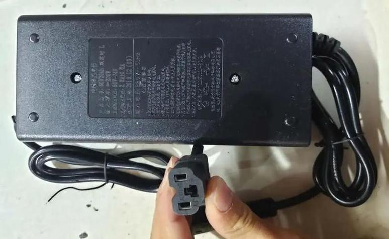 电动车充电器绿灯不亮游戏截图